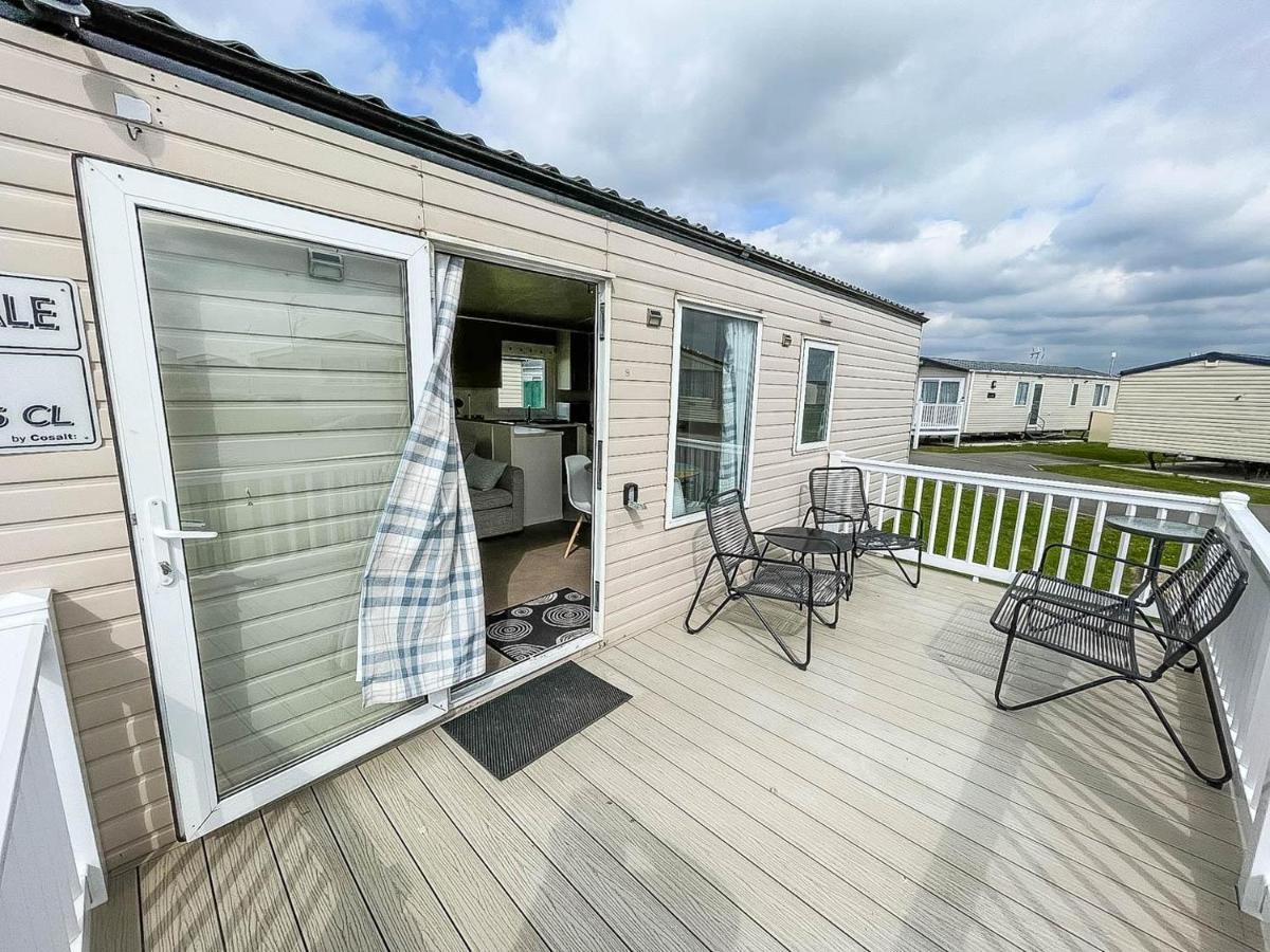 Caravan With Decking At Martello Beach Nearby Clacton-On-Sea Ref 29017Kv 호텔 외부 사진