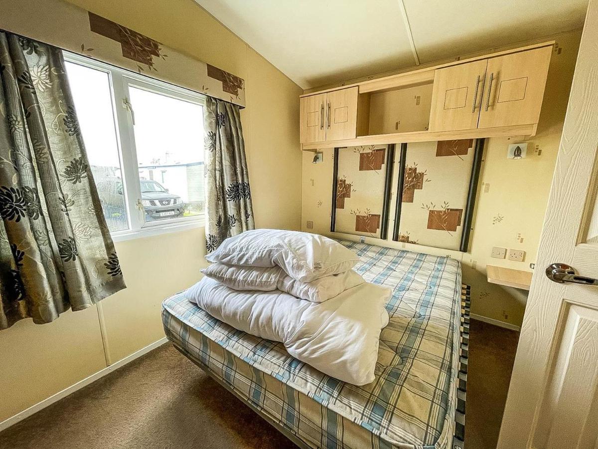 Caravan With Decking At Martello Beach Nearby Clacton-On-Sea Ref 29017Kv 호텔 외부 사진