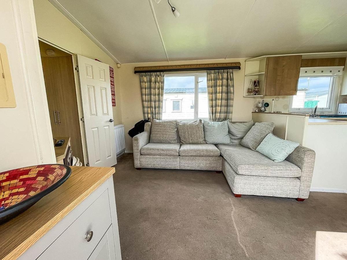 Caravan With Decking At Martello Beach Nearby Clacton-On-Sea Ref 29017Kv 호텔 외부 사진